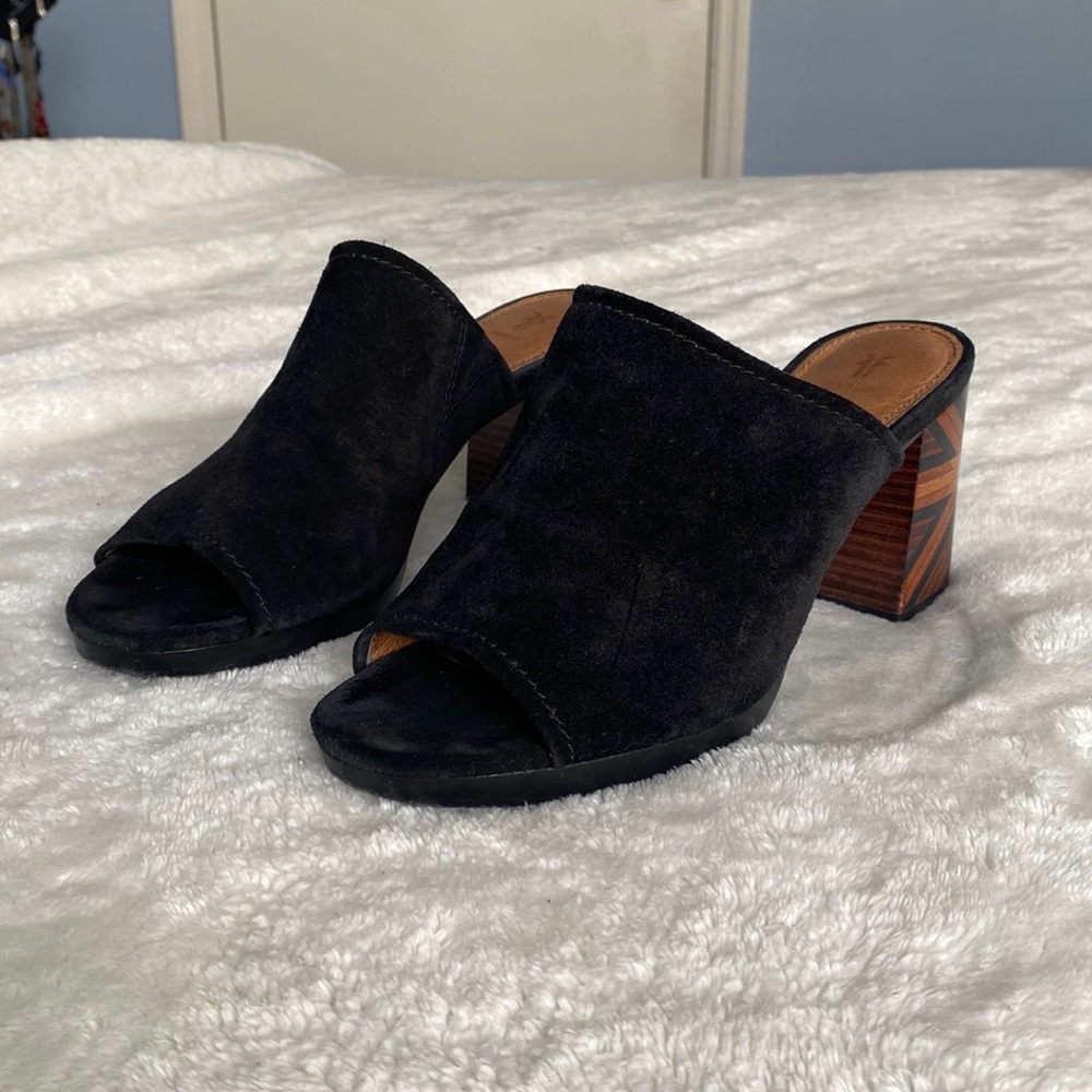 FRYE SUEDE PUMPS